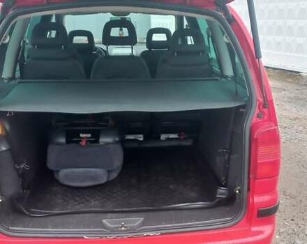 Красный Фольксваген Шаран, объемом двигателя 1.9 л и пробегом 242 тыс. км за 6500 $, фото 4 на Automoto.ua