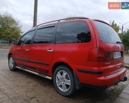 Красный Фольксваген Шаран, объемом двигателя 1.9 л и пробегом 315 тыс. км за 5100 $, фото 2 на Automoto.ua