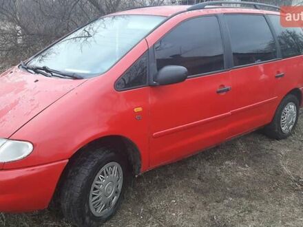 Фольксваген Шаран 1997 в Першотравенске на Automoto.ua Красный Фольксваген Шаран, объемом двигателя 1.9 л и пробегом 350 тыс. км за 2900 $, фото 1 на Automoto.ua