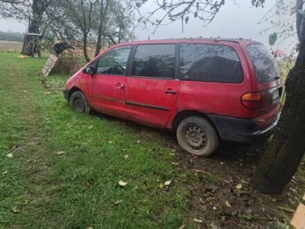 Червоний Фольксваген Шаран, об'ємом двигуна 1.9 л та пробігом 350 тис. км за 700 $, фото 1 на Automoto.ua