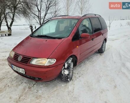 Красный Фольксваген Шаран, объемом двигателя 1.9 л и пробегом 340 тыс. км за 2300 $, фото 1 на Automoto.ua