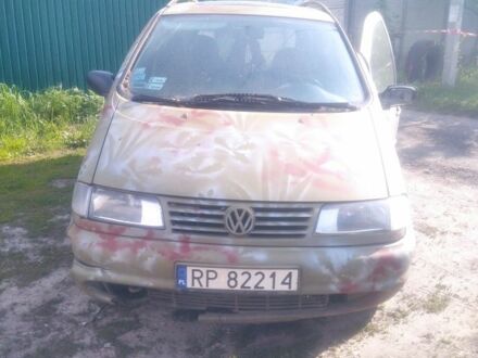 Фольксваген Шаран 1999 у Чернігові на Automoto.ua Червоний Фольксваген Шаран, об'ємом двигуна 0 л та пробігом 370 тис. км за 600 $, фото 1 на Automoto.ua