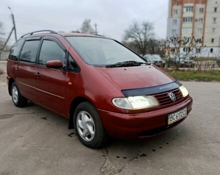 Красный Фольксваген Шаран, объемом двигателя 1.9 л и пробегом 284 тыс. км за 3200 $, фото 1 на Automoto.ua