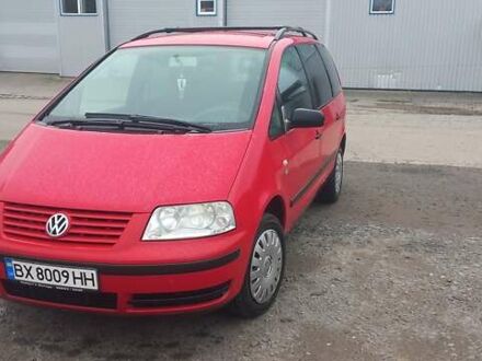 Красный Фольксваген Шаран, объемом двигателя 1.9 л и пробегом 242 тыс. км за 6500 $, фото 1 на Automoto.ua