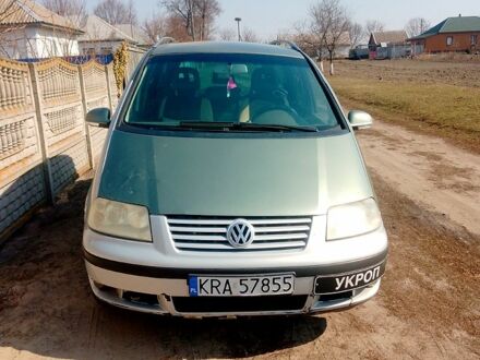 Фольксваген Шаран 2005 в Сумах на Automoto.ua Фольксваген Шаран, объемом двигателя 1.9 л и пробегом 318 тыс. км за 2800 $, фото 1 на Automoto.ua