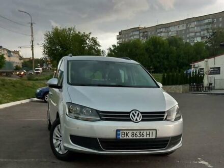 Фольксваген Шаран 2011 в Ровно на Automoto.ua Фольксваген Шаран, объемом двигателя 1.98 л и пробегом 285 тыс. км за 12500 $, фото 1 на Automoto.ua