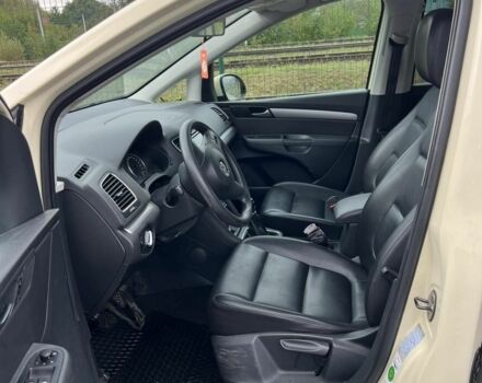 Желтый Фольксваген Шаран, объемом двигателя 2 л и пробегом 327 тыс. км за 10000 $, фото 4 на Automoto.ua