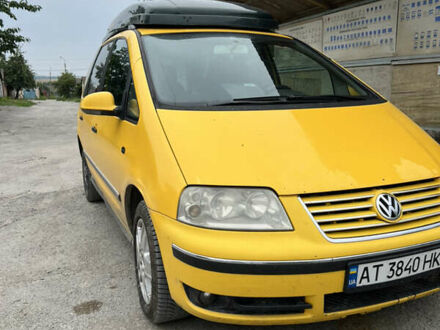 Фольксваген Шаран 2004 у Каменце-Подольском на Automoto.ua Жовтий Фольксваген Шаран, об'ємом двигуна 1.9 л та пробігом 318 тис. км за 3900 $, фото 1 на Automoto.ua