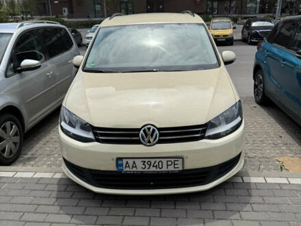 Фольксваген Шаран 2011 в Киеве на Automoto.ua Желтый Фольксваген Шаран, объемом двигателя 1.97 л и пробегом 205 тыс. км за 10500 $, фото 1 на Automoto.ua