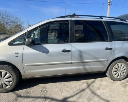 Сірий Фольксваген Шаран, об'ємом двигуна 2.8 л та пробігом 300 тис. км за 2900 $, фото 1 на Automoto.ua