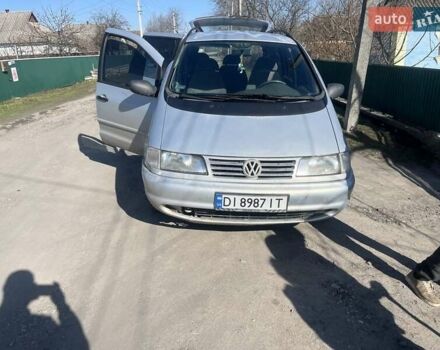 Серый Фольксваген Шаран, объемом двигателя 2.8 л и пробегом 300 тыс. км за 2900 $, фото 4 на Automoto.ua