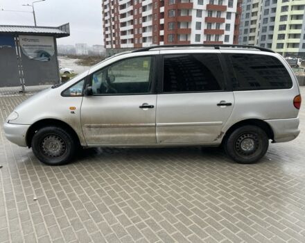 Серый Фольксваген Шаран, объемом двигателя 1.9 л и пробегом 350 тыс. км за 2200 $, фото 2 на Automoto.ua