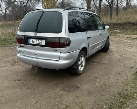 Сірий Фольксваген Шаран, об'ємом двигуна 1.9 л та пробігом 321 тис. км за 1250 $, фото 3 на Automoto.ua