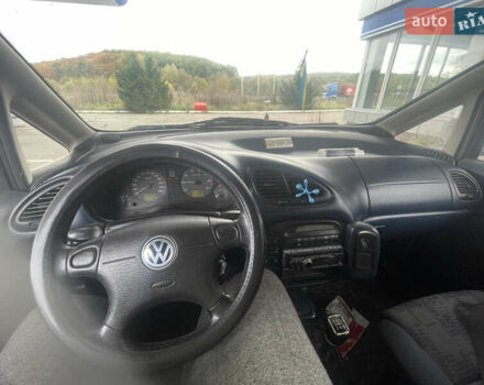 Сірий Фольксваген Шаран, об'ємом двигуна 1.8 л та пробігом 330 тис. км за 2600 $, фото 7 на Automoto.ua