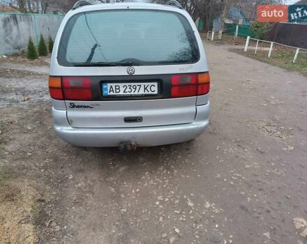 Серый Фольксваген Шаран, объемом двигателя 2 л и пробегом 350 тыс. км за 3500 $, фото 1 на Automoto.ua