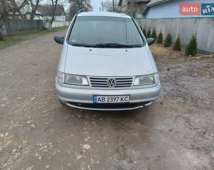 Серый Фольксваген Шаран, объемом двигателя 2 л и пробегом 350 тыс. км за 3500 $, фото 4 на Automoto.ua