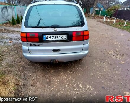 Серый Фольксваген Шаран, объемом двигателя 2 л и пробегом 4000 тыс. км за 3500 $, фото 2 на Automoto.ua