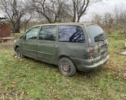 Серый Фольксваген Шаран, объемом двигателя 1.9 л и пробегом 300 тыс. км за 750 $, фото 4 на Automoto.ua