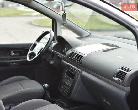 Серый Фольксваген Шаран, объемом двигателя 1.9 л и пробегом 314 тыс. км за 4300 $, фото 37 на Automoto.ua