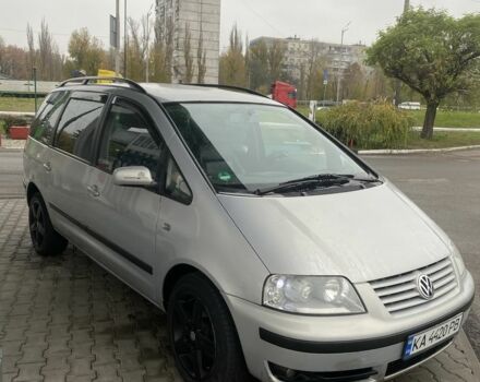 Серый Фольксваген Шаран, объемом двигателя 1.9 л и пробегом 333 тыс. км за 3600 $, фото 2 на Automoto.ua