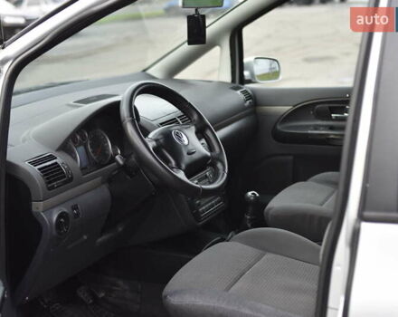 Серый Фольксваген Шаран, объемом двигателя 1.9 л и пробегом 314 тыс. км за 4300 $, фото 18 на Automoto.ua