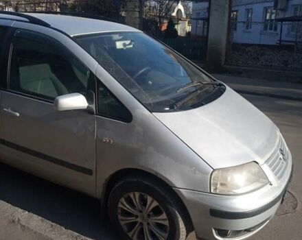 Серый Фольксваген Шаран, объемом двигателя 1.9 л и пробегом 300 тыс. км за 4000 $, фото 1 на Automoto.ua