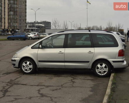 Серый Фольксваген Шаран, объемом двигателя 1.9 л и пробегом 314 тыс. км за 4300 $, фото 4 на Automoto.ua