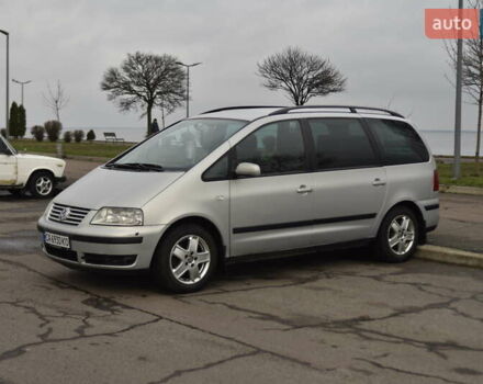 Серый Фольксваген Шаран, объемом двигателя 1.9 л и пробегом 314 тыс. км за 4300 $, фото 1 на Automoto.ua