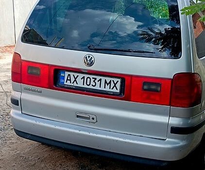 Серый Фольксваген Шаран, объемом двигателя 1.8 л и пробегом 0 тыс. км за 3500 $, фото 1 на Automoto.ua