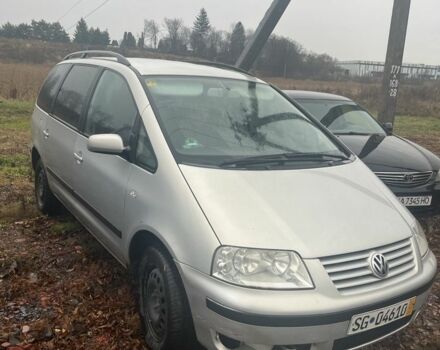 Сірий Фольксваген Шаран, об'ємом двигуна 2 л та пробігом 300 тис. км за 1900 $, фото 1 на Automoto.ua