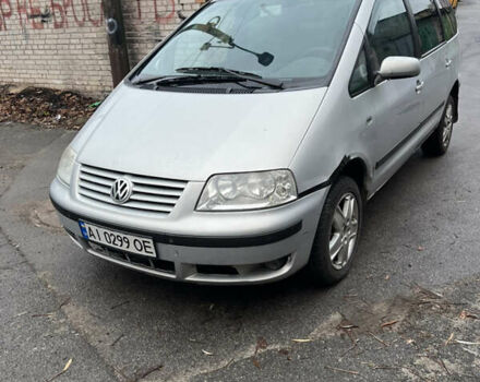 Серый Фольксваген Шаран, объемом двигателя 1.8 л и пробегом 402 тыс. км за 2499 $, фото 1 на Automoto.ua