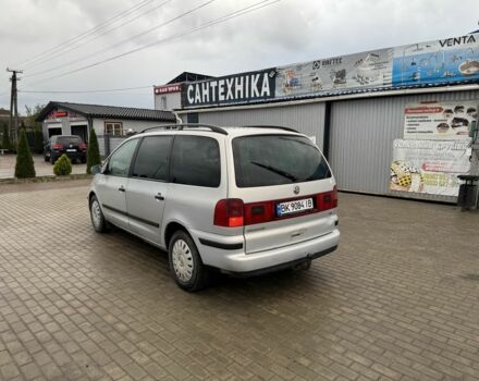 Серый Фольксваген Шаран, объемом двигателя 1.9 л и пробегом 350 тыс. км за 2500 $, фото 7 на Automoto.ua
