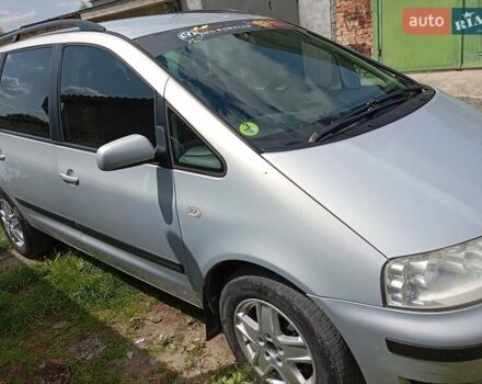 Серый Фольксваген Шаран, объемом двигателя 1.9 л и пробегом 375 тыс. км за 4300 $, фото 4 на Automoto.ua