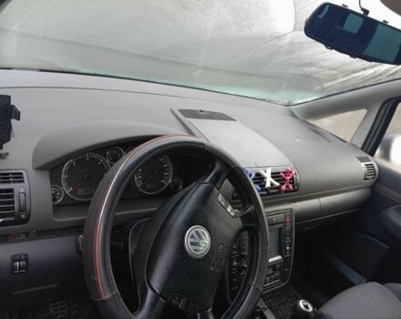 Сірий Фольксваген Шаран, об'ємом двигуна 1.9 л та пробігом 299 тис. км за 2000 $, фото 5 на Automoto.ua