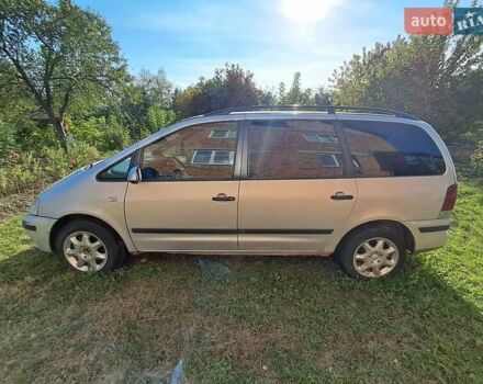 Серый Фольксваген Шаран, объемом двигателя 1.9 л и пробегом 377 тыс. км за 3500 $, фото 2 на Automoto.ua