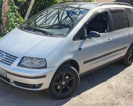 Серый Фольксваген Шаран, объемом двигателя 1.8 л и пробегом 300 тыс. км за 6250 $, фото 1 на Automoto.ua