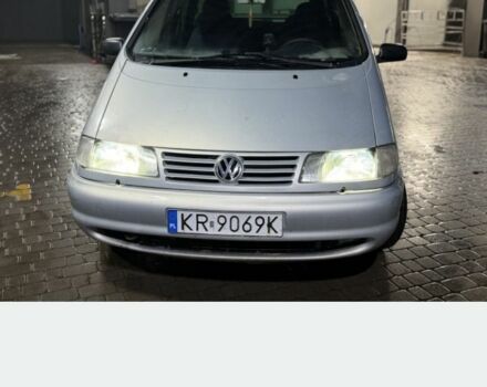 Серый Фольксваген Шаран, объемом двигателя 1.9 л и пробегом 290 тыс. км за 1750 $, фото 1 на Automoto.ua