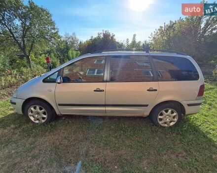 Серый Фольксваген Шаран, объемом двигателя 1.9 л и пробегом 377 тыс. км за 3500 $, фото 3 на Automoto.ua