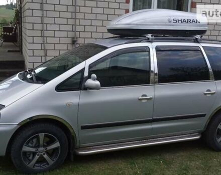 Серый Фольксваген Шаран, объемом двигателя 1.8 л и пробегом 314 тыс. км за 6000 $, фото 1 на Automoto.ua