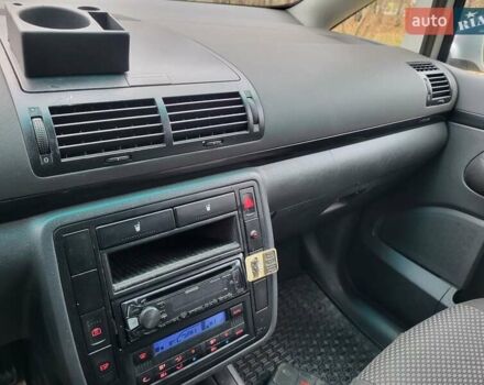 Серый Фольксваген Шаран, объемом двигателя 1.9 л и пробегом 237 тыс. км за 6400 $, фото 62 на Automoto.ua