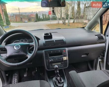 Серый Фольксваген Шаран, объемом двигателя 1.9 л и пробегом 237 тыс. км за 6400 $, фото 45 на Automoto.ua