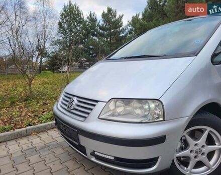 Серый Фольксваген Шаран, объемом двигателя 1.9 л и пробегом 237 тыс. км за 6400 $, фото 1 на Automoto.ua