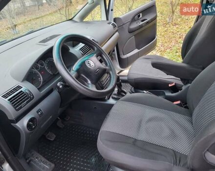 Серый Фольксваген Шаран, объемом двигателя 1.9 л и пробегом 237 тыс. км за 6400 $, фото 31 на Automoto.ua