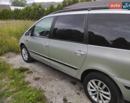 Серый Фольксваген Шаран, объемом двигателя 1.9 л и пробегом 320 тыс. км за 4900 $, фото 3 на Automoto.ua