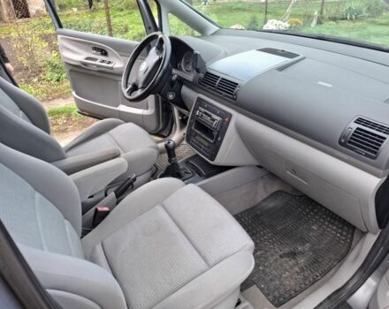 Сірий Фольксваген Шаран, об'ємом двигуна 1.9 л та пробігом 270 тис. км за 5849 $, фото 4 на Automoto.ua