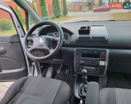 Серый Фольксваген Шаран, объемом двигателя 1.9 л и пробегом 237 тыс. км за 6400 $, фото 53 на Automoto.ua