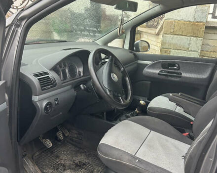 Серый Фольксваген Шаран, объемом двигателя 2 л и пробегом 324 тыс. км за 4500 $, фото 12 на Automoto.ua