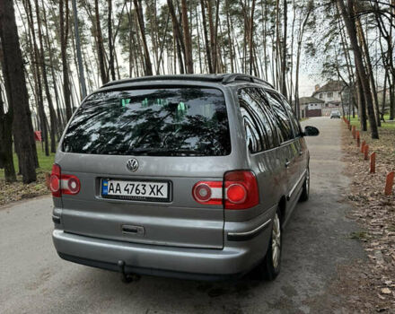 Серый Фольксваген Шаран, объемом двигателя 1.9 л и пробегом 300 тыс. км за 4450 $, фото 2 на Automoto.ua