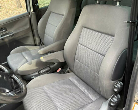 Серый Фольксваген Шаран, объемом двигателя 1.9 л и пробегом 300 тыс. км за 4450 $, фото 12 на Automoto.ua