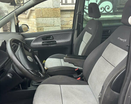 Серый Фольксваген Шаран, объемом двигателя 2 л и пробегом 324 тыс. км за 4500 $, фото 10 на Automoto.ua